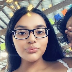 Meet your Posher, Alejandra